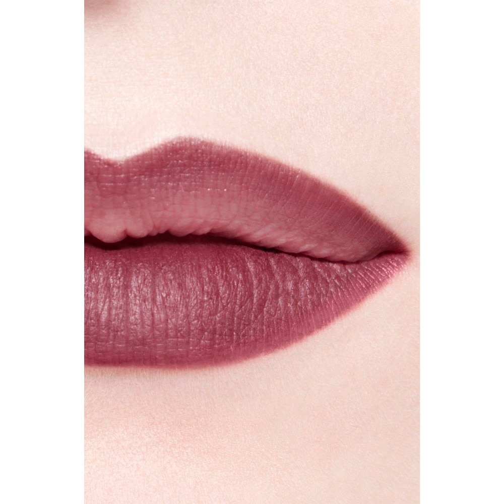 L&Aacute;PIZ CONTORNO DE LABIOS DE LARGA DURACI&Oacute;N
